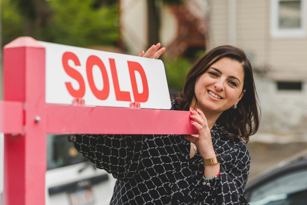 The High Cost of Winter Prep: Why October Is the Smart Time to Sell for Cash October in New Jersey brings crisp mornings, colorful foliage, and the first signs of colder weather ahead. But for many homeowners, it also brings something else: the stress of preparing for winter. From high heating bills to looming repairs, October can be a turning point where you start asking yourself, “Is keeping this house worth it?” At Cash Buyer New Jersey, we’ve helped countless homeowners sell their properties quickly and stress-free, especially in the fall when seasonal costs and upkeep start adding up. Here’s why October might be the right time to make a fresh start with a fast cash sale.